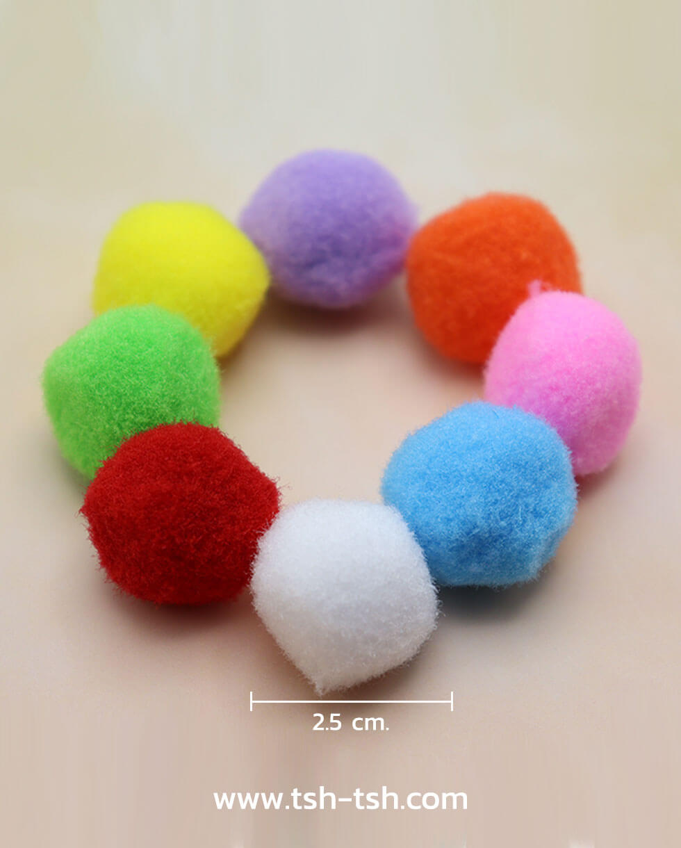 ปอม ปอม กำมะหยี่ ขนาด 2.5 ซม. สีขาว ใช้สำหรับประดิษฐ์ ตกแต่ง อาทิเช่น ตกแต่งงานปาตี้ ประดิษฐ์ของเล่นแมว ของเล่นสัตว์เลี้ยง ทำเครื่องประดับ กำไร สร้อยคอ หรือของเล่นเสริมพัฒนาการสำหรับเด็กเป็นต้น