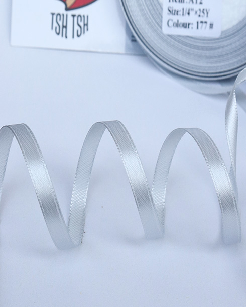ริบบิ้นผ้าซาติน ขนาด 7 มิล สีเงิน เงา 1 หน้า ยาว 25 หลา #177