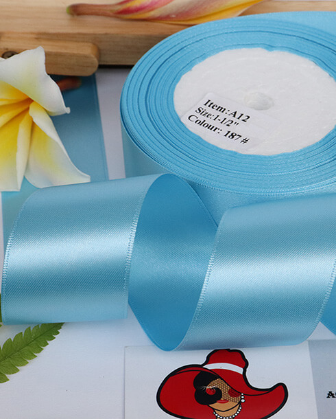ริบบิ้นผ้าซาติน ขนาด 1.5 นิ้ว สีฟ้าอ่อน เงา 1 หน้า ยาว 50 หลา #187