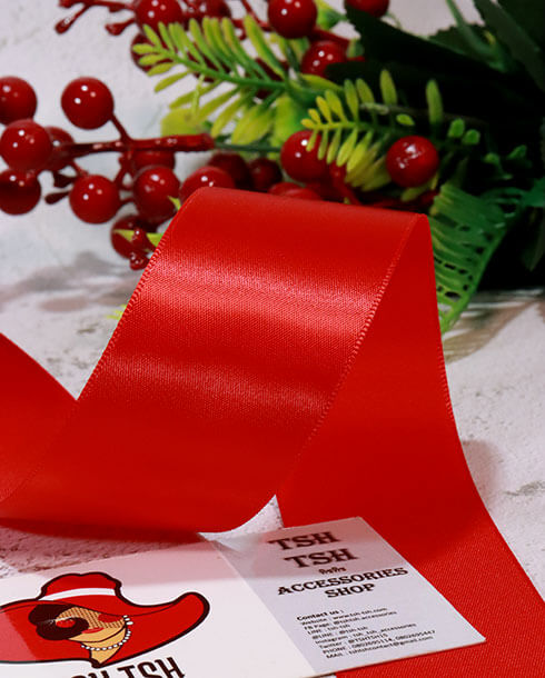 ริบบิ้นผ้าซิลค์ ขนาด 1.5 นิ้ว สีแดง เงา 1 หน้า ยาว 50 หลา #165