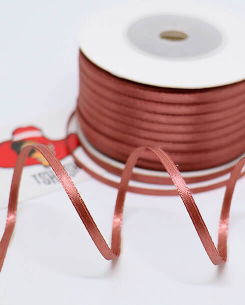 ริบบิ้นผ้าซาติน ขนาด 3 มิล สีกะปิ เงา 2 หน้า ยาว 120 หลา #102