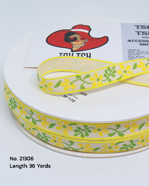 ริบบิ้นผ้าคอตตอน ขนาด 10 มิล สีครีมพิมพ์ลายดอกไม้สีเหลือง ยาว 36 หลา 