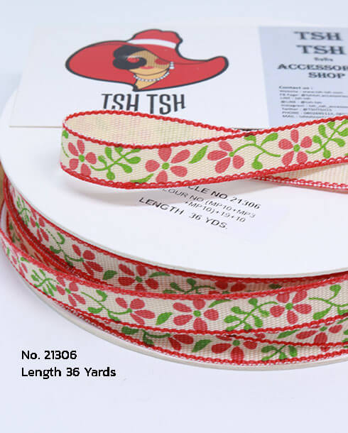 ริบบิ้นผ้าคอตตอน ขนาด 10 มิล สีครีมพิมพ์ลายดอกไม้สีแดง ยาว 36 หลา 