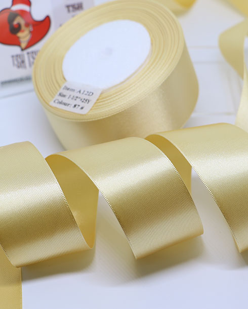 ริบบิ้นผ้าซาติน ขนาด 1.5 นิ้ว สีครีมทอง เงา 2 หน้า ยาว 25 หลา #87